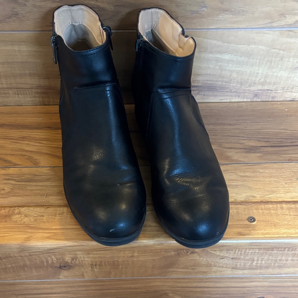 Sleek Black Leather Men's Ankle Boots